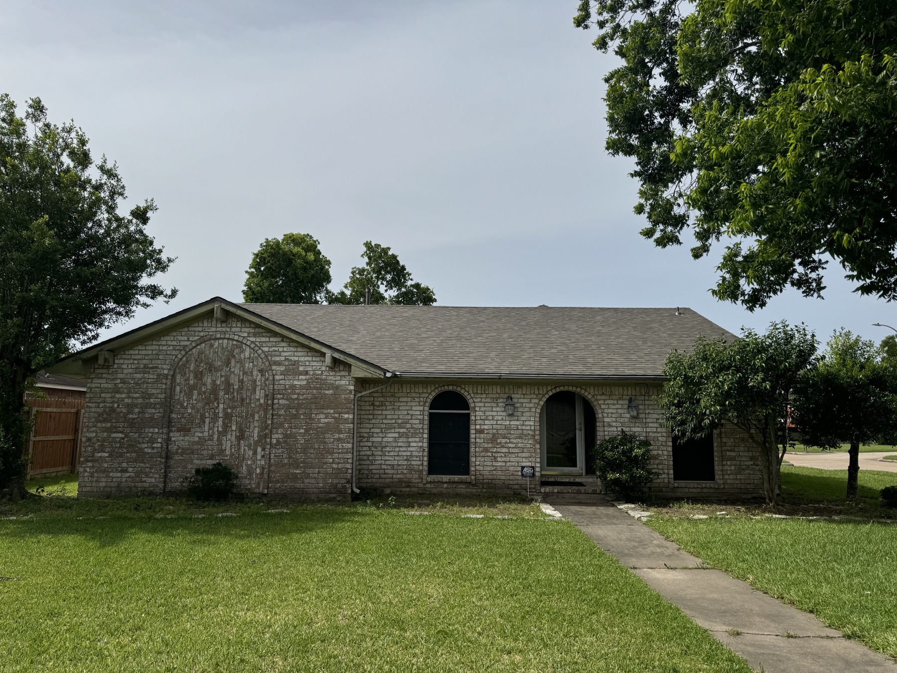 Front view of Deer Park brick home and roofline